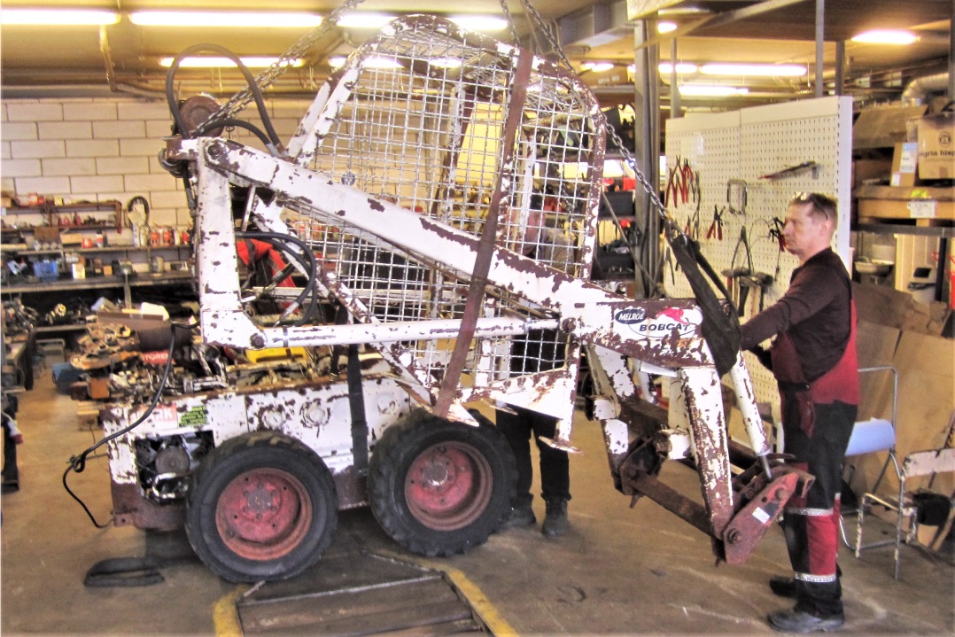 Un concessionario Bobcat in Lettonia fa rinascere  una pala M-600D molto rara