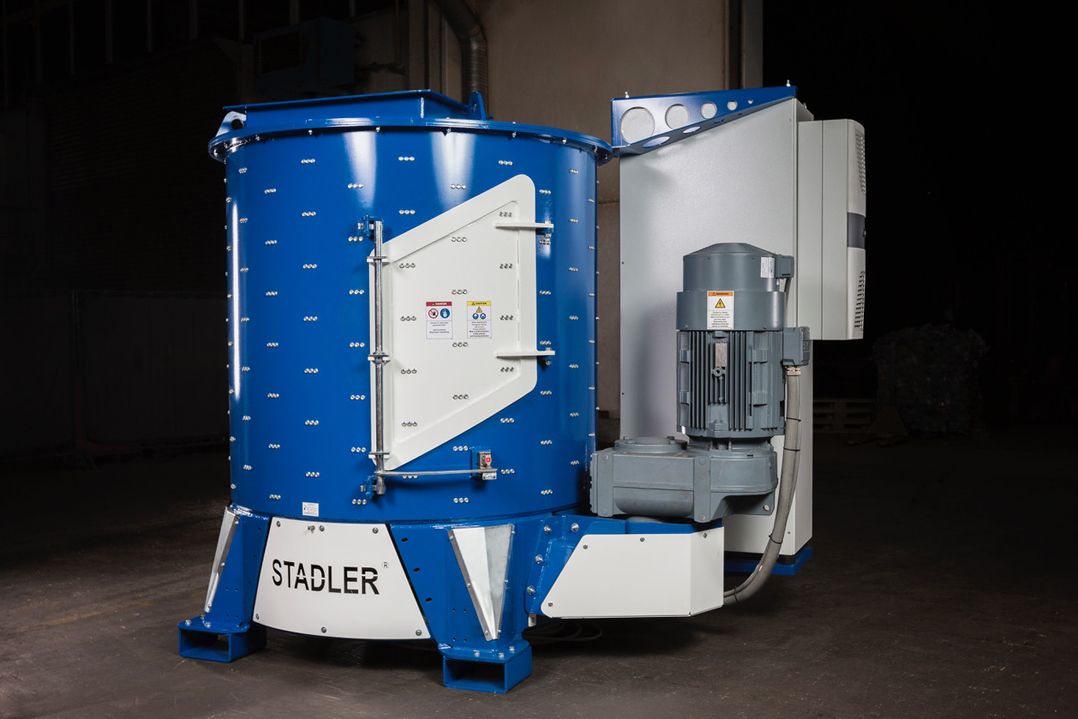 Il Delabeler di STADLER aumenta la qualità della selezione delle bottiglie in PET