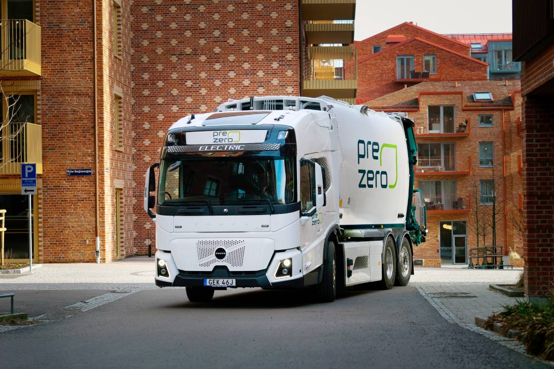 Volvo vende 35 camion elettrici all’azienda di gestione dei rifiuti PreZero