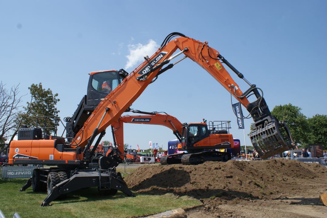 Nuovi movimentatori di materiali Develon DX230WMH-7 e DX250WMH-7