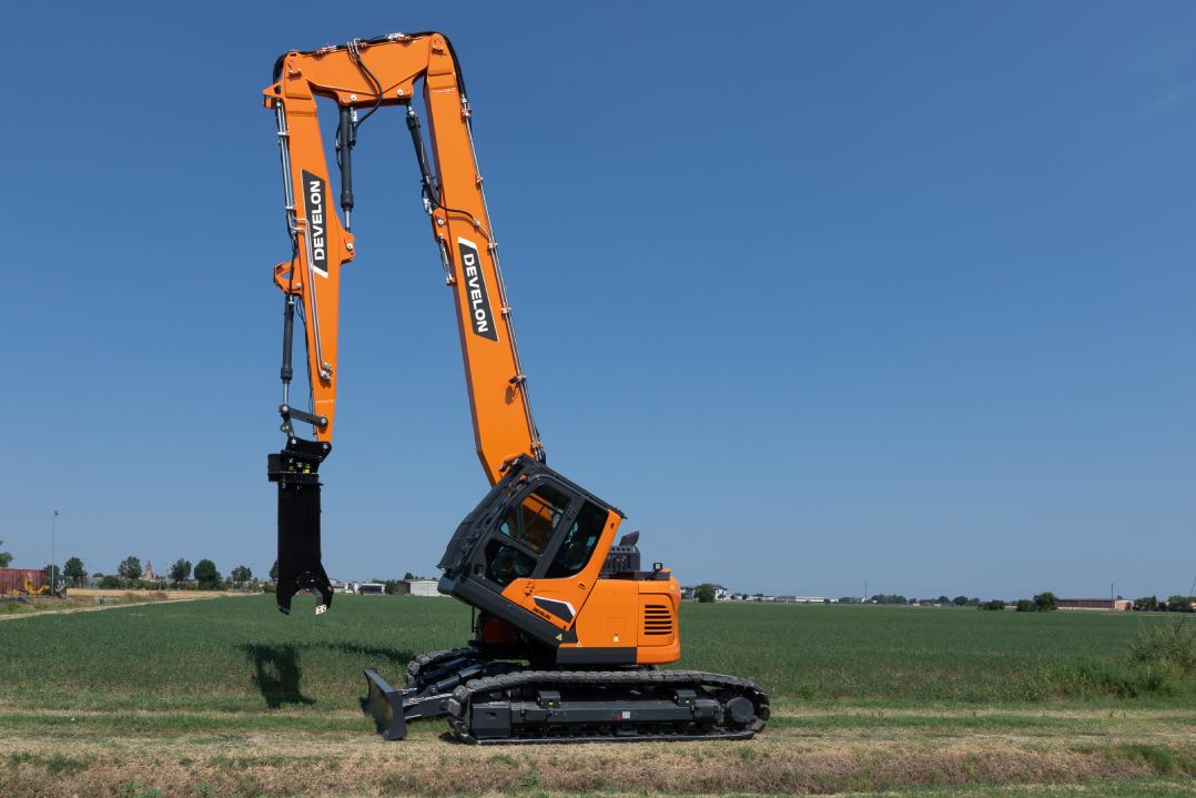 Develon lancia il nuovo escavatore da demolizione DX140RDM-7