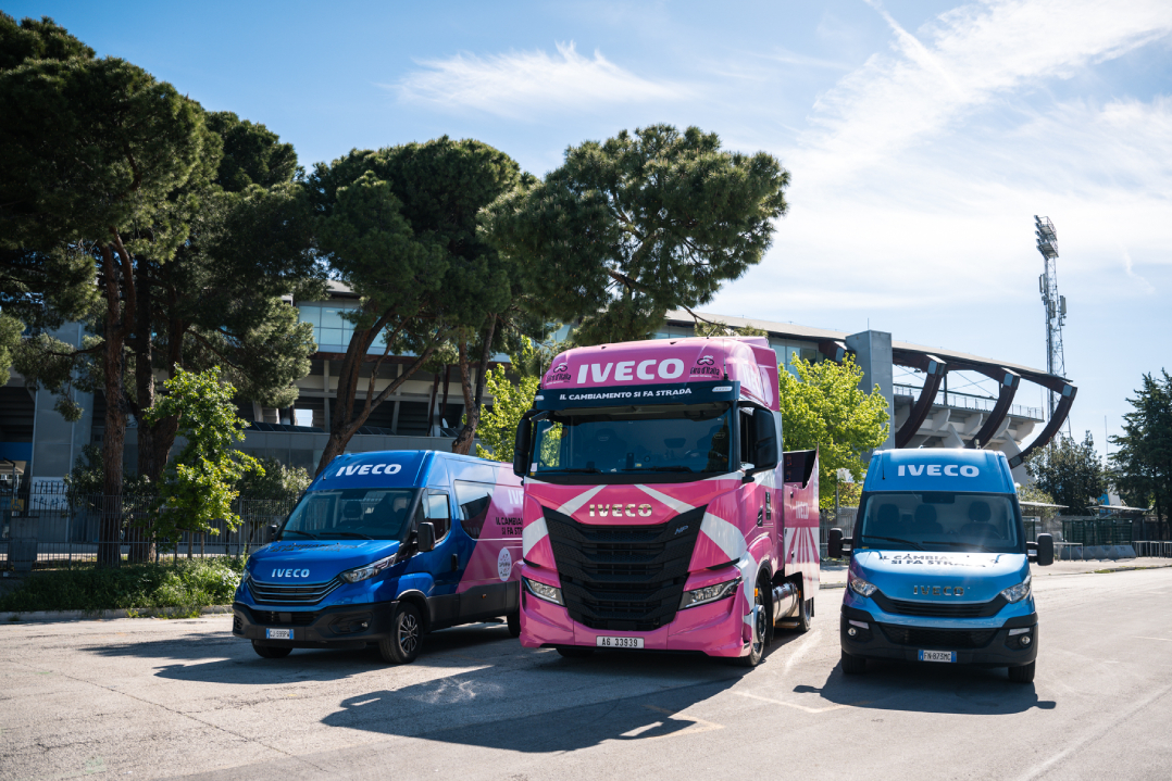 L’IVECO S-Way LNG alimentato a biometano continua il suo viaggio sostenibile lungo le tappe del Giro d’Italia