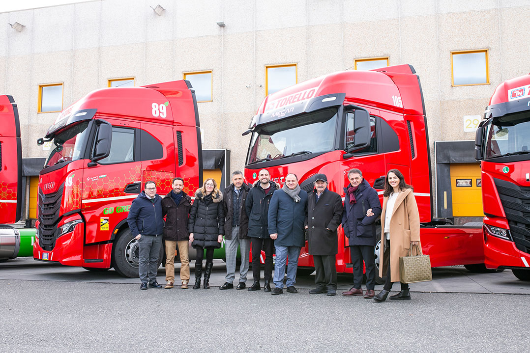 IVECO consegna 40 IVECO S-WAY, di cui la metà alimentati a LNG, al Gruppo Torello per il trasporto merci e la logistica
