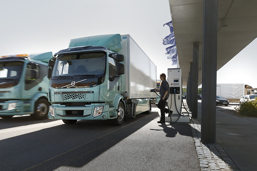 Volvo Trucks: consegna dei primi veicoli completamente elettrici