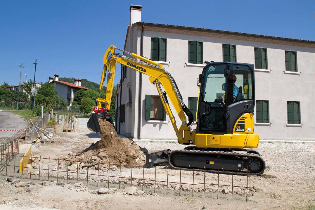 Komatsu continua lo sviluppo della sua gamma di miniescavatori compatti