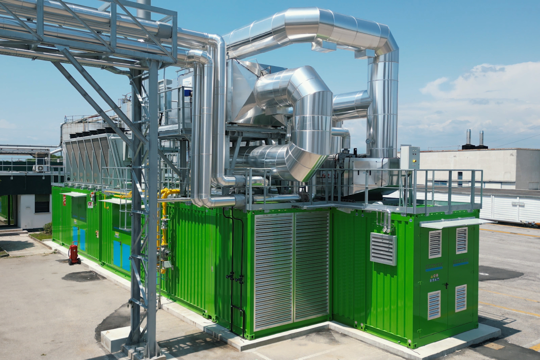 Polyglass evita l’emissione di 2,100 tonnellate di CO2 nell’ambiente grazie alla trigenerazione di AB