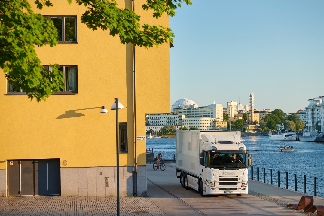 Scania introduce la prima gamma di veicoli elettrici sul mercato: un passo epocale verso un trasporto sostenibile