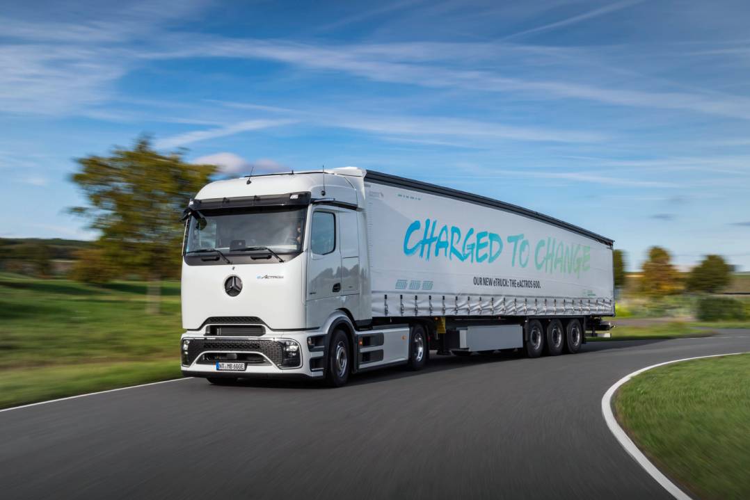 Mercedes-Benz Trucks: anteprima mondiale del truck elettrico a batteria eActros 600 per il lungo raggio
