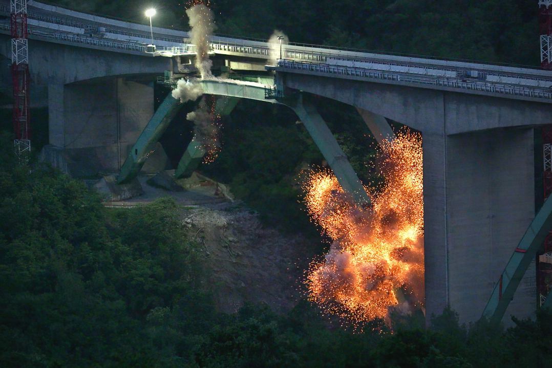 Completato un nuovo step nella demolizione e ricostruzione del Viadotto Gravagna
