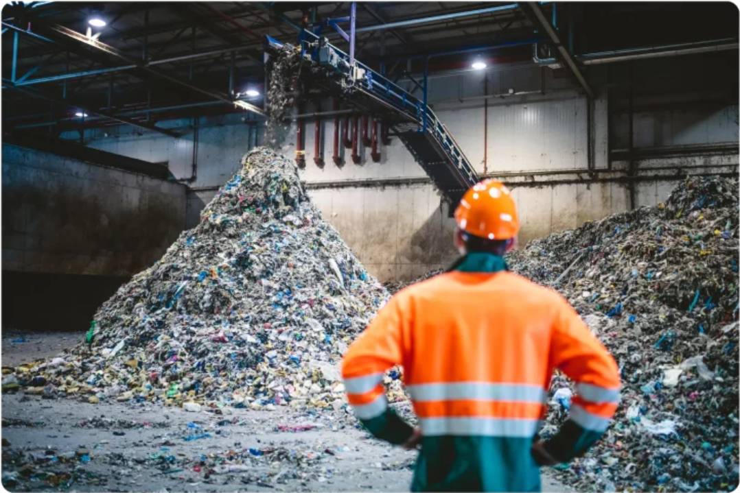 Reati ambientali in aumento, nuove sanzioni e responsabilità per le imprese con il Decreto Terra dei Fuochi