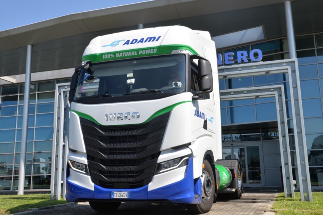 IVECO completa una fornitura di 15 IVECO S-Way all’azienda Adami Autotrasporti