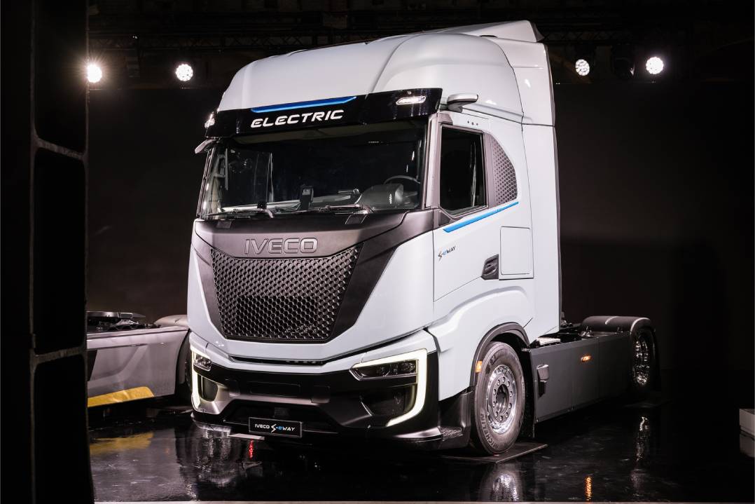 IVECO presenta il nuovo trattore stradale IVECO S-eWay, il veicolo ideale per la mobilità elettrica nelle missioni a lungo raggio e regionali