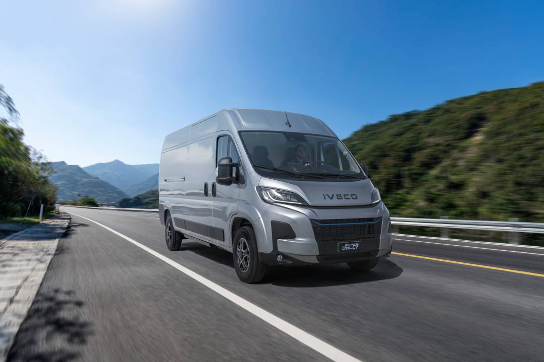 IVECO completa la sua offerta elettrica di veicoli commerciali leggeri con i nuovi eJolly ed eSuperJolly