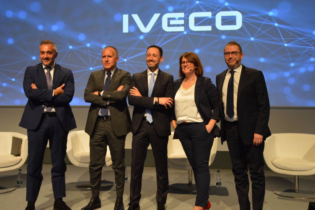 Nell’anniversario dei 50 anni, IVECO celebra nuovi record sulla strada del cambiamento