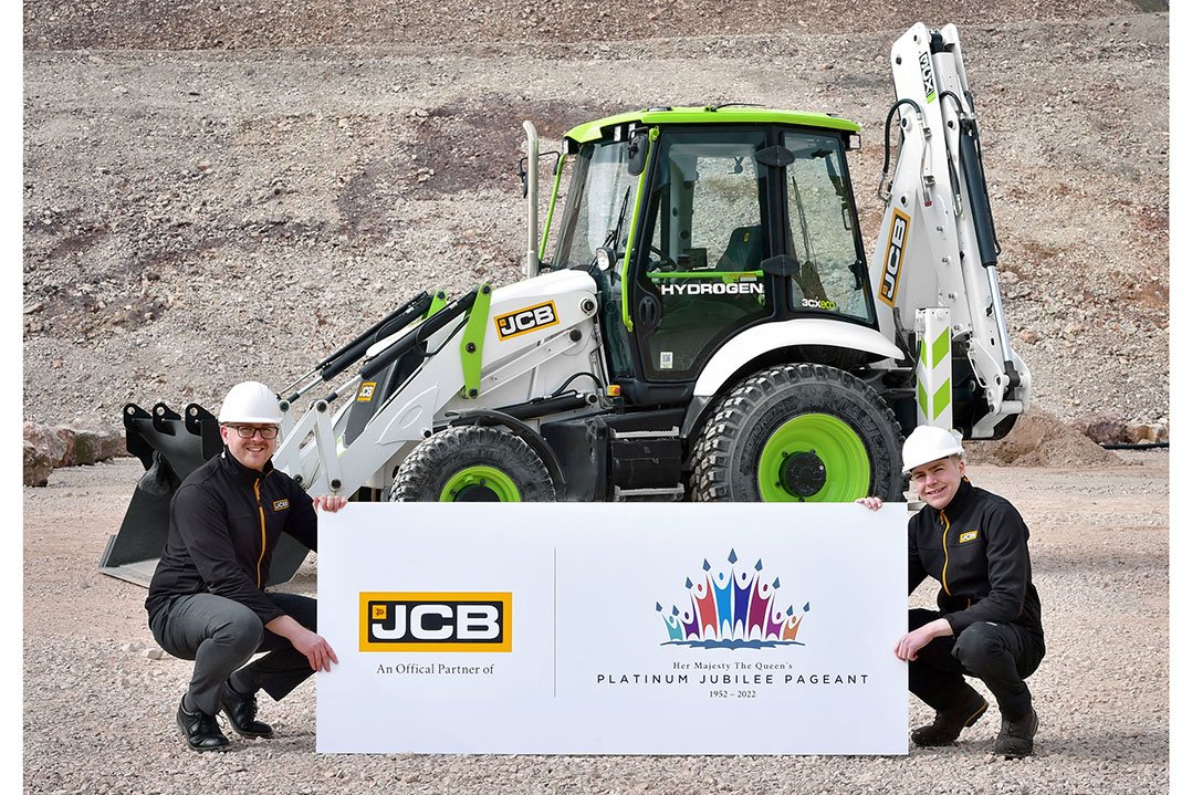 Platinum Jubilee: le macchine Jcb rendono omaggio al Giubileo della Regina