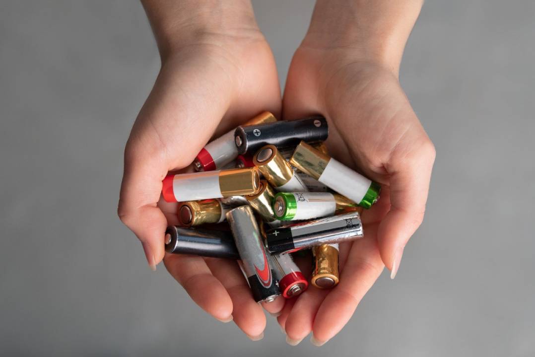 In Italia nel 2024 sale il tasso di raccolta dei rifiuti di batterie portatili