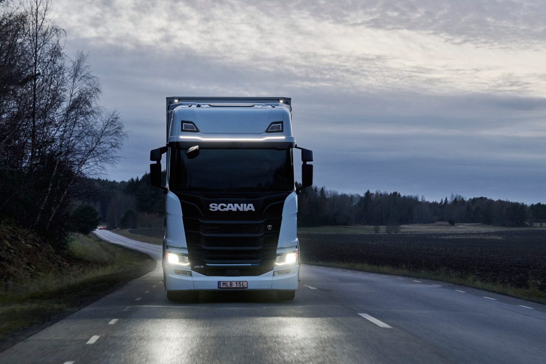 Scania celebra un momento epocale: entra in funzione la nuova fabbrica per l’assemblaggio delle batterie