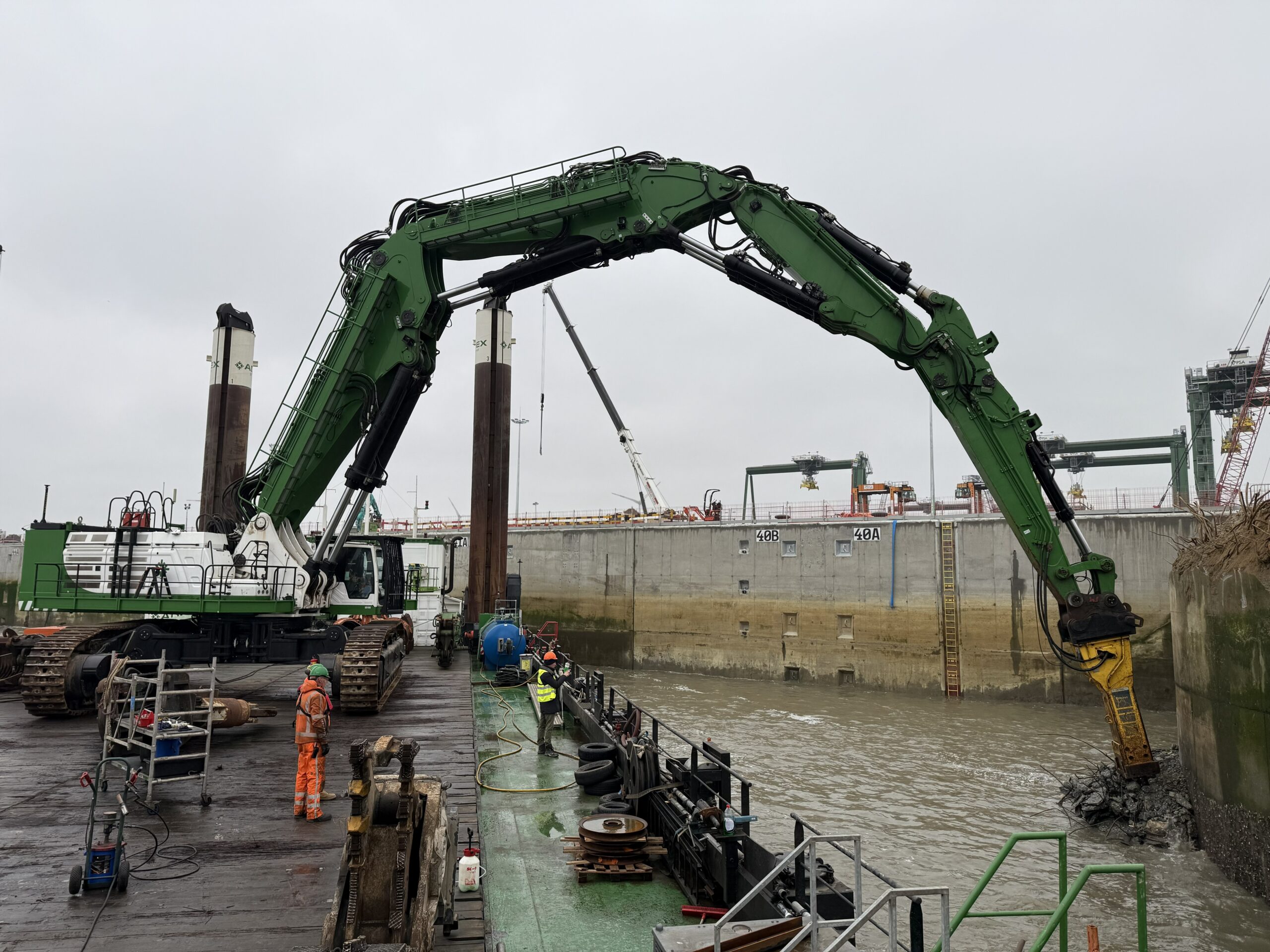 Epiroc guida la demolizione di precisione in condizioni idriche estreme al Terminal Europa di Anversa