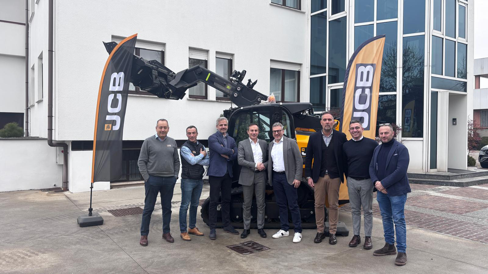 JCB amplia la rete in Italia con Toscandia